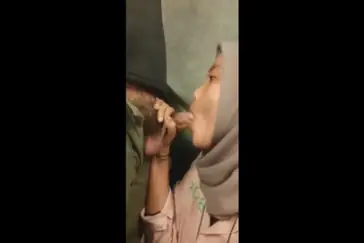 Jilbab Nurut Diminta BJ Sebelum Tidur Malam